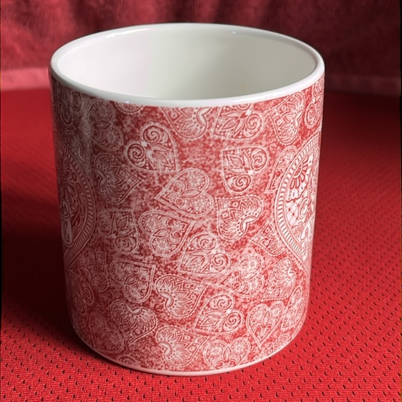 Queens Made with Love Mug Red White Full Pattern - Picture 2 of 9